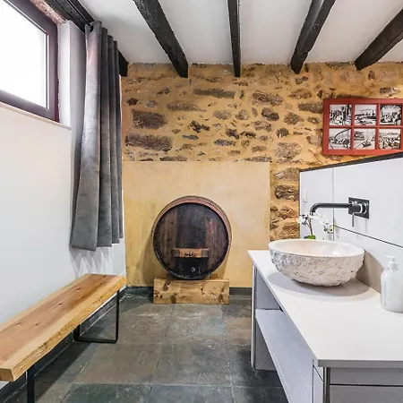 Pensión Guestready - Charming Stone Wall Retreat 3*