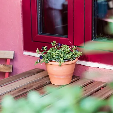 Pensión Guestready - Charming Stone Wall Retreat